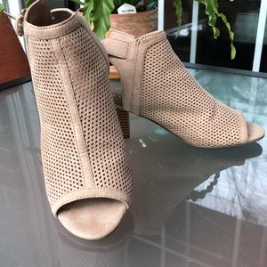 LIKE NEW Unisa Peep Toe Heels